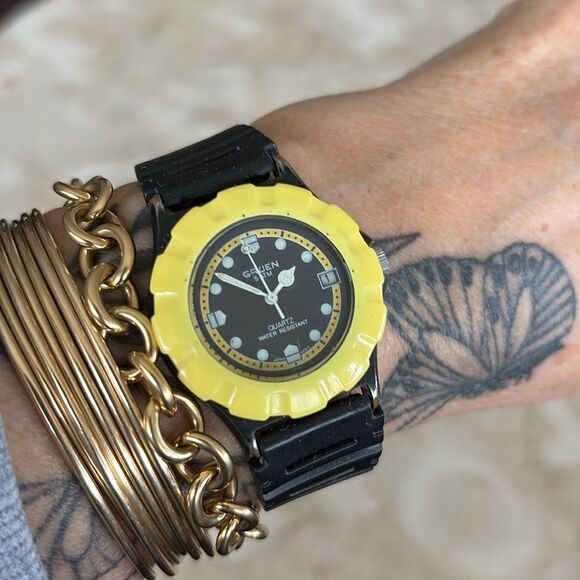 Vintage Gruen Sport Women's Date Watch Yellow Dial Working - Picture 1 of 10